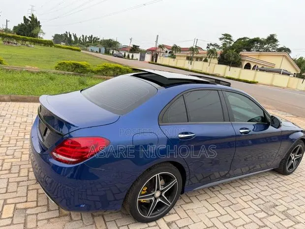 Mercedes-Benz C300 2017 Blue · Photo 1