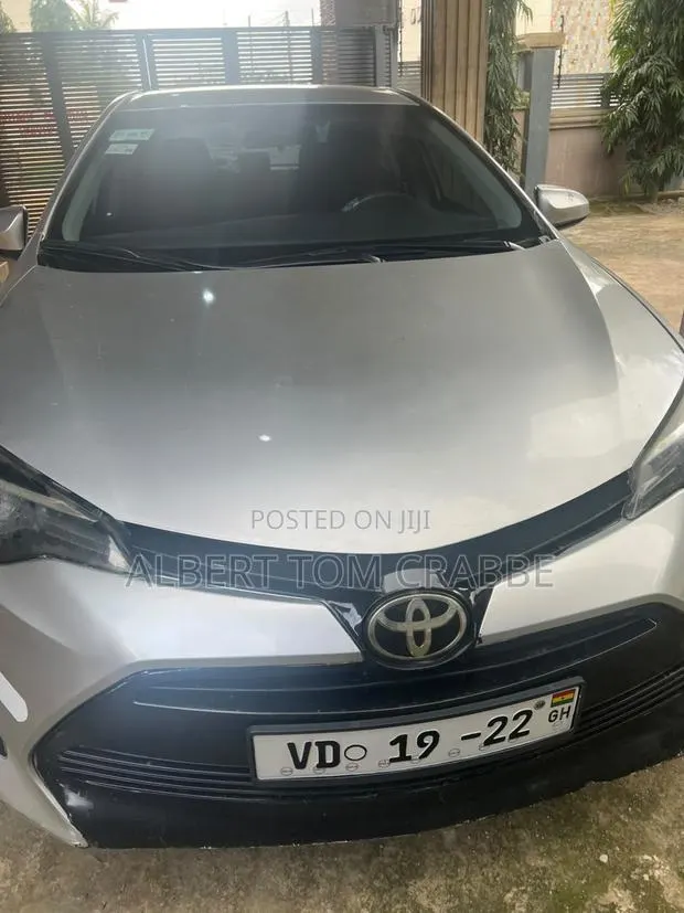 Toyota Corolla 2019 Silver · Photo 1