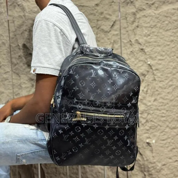 Lv Backpack · Photo 1