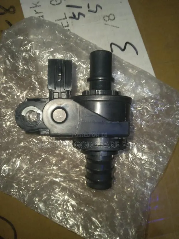 Toyota Rav4 2018 Coolant Valve Sensor Original · Photo 1