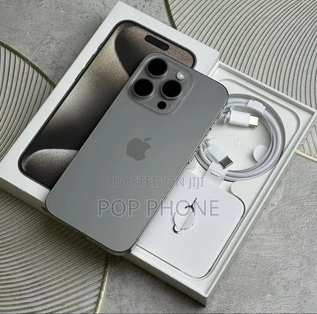 Apple iPhone 15 Pro Max 256 GB Silver · Photo 1
