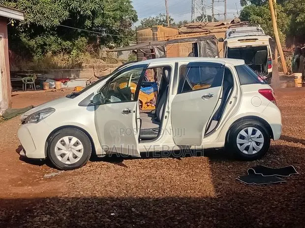 Toyota Vitz 2015 Pearl · Photo 1