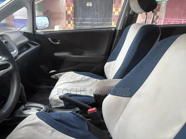 Honda Fit 2010 Gray · Photo 1