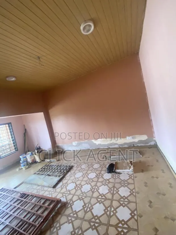 2bdrm Apartment in Madina Ogbojo, Social Welfare for rent · Photo 1