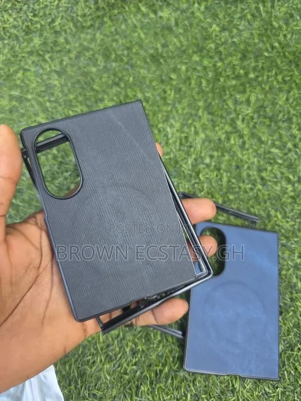 Samsung Galaxy Fold 8 Carbon Fiber Case · Photo 1
