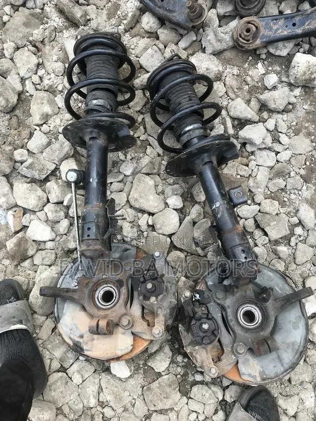 Mitsubishi Outlander 2016 to 2019 Front Shocks Complete With Hub · Photo 1