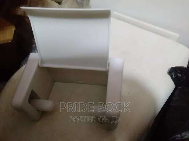 Plastic Toilet Paper Holder, Toilet Paper Holder, Tissue · Photo 1