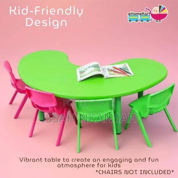 Moon Design Plastic Table and Chairs · Photo 1