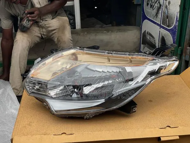Mitsubishi L200 2016-2019 Headlight Pair · Photo 1