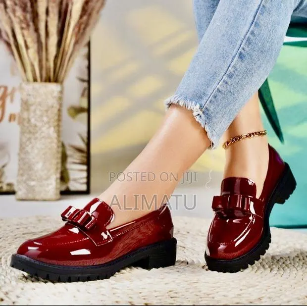 Unisex Mirror Shoe · Photo 1