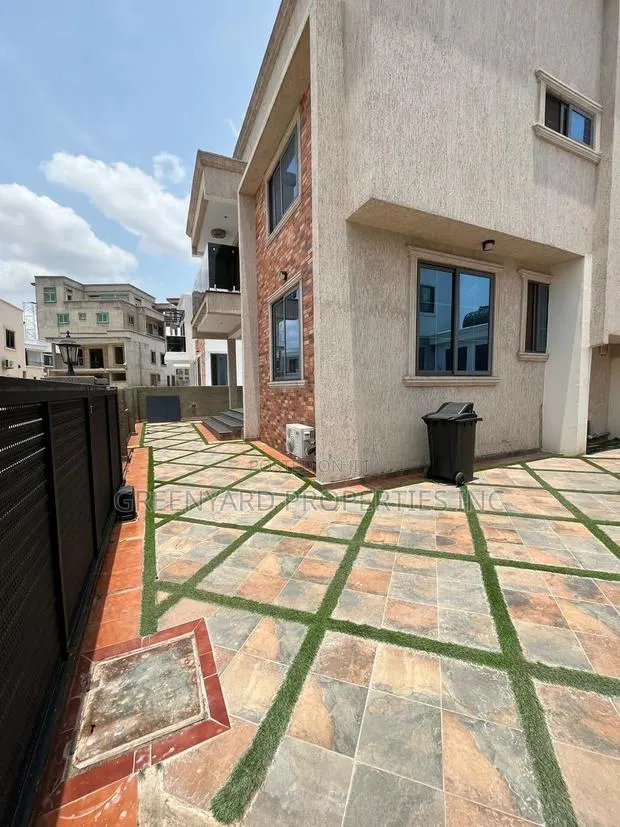 5bdrm House in American House, East Legon for rent · Photo 1