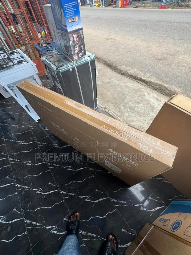TCL Bezel-Less Design, 55" Google Tv, Hdr10 · Photo 1