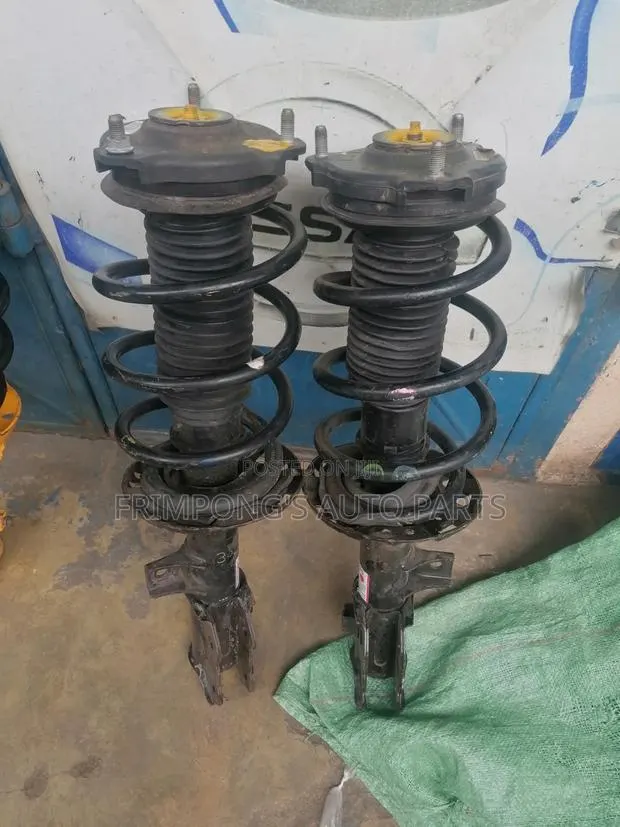 Hyundai Elantra 2017 Front Shocks Absorbers · Photo 1
