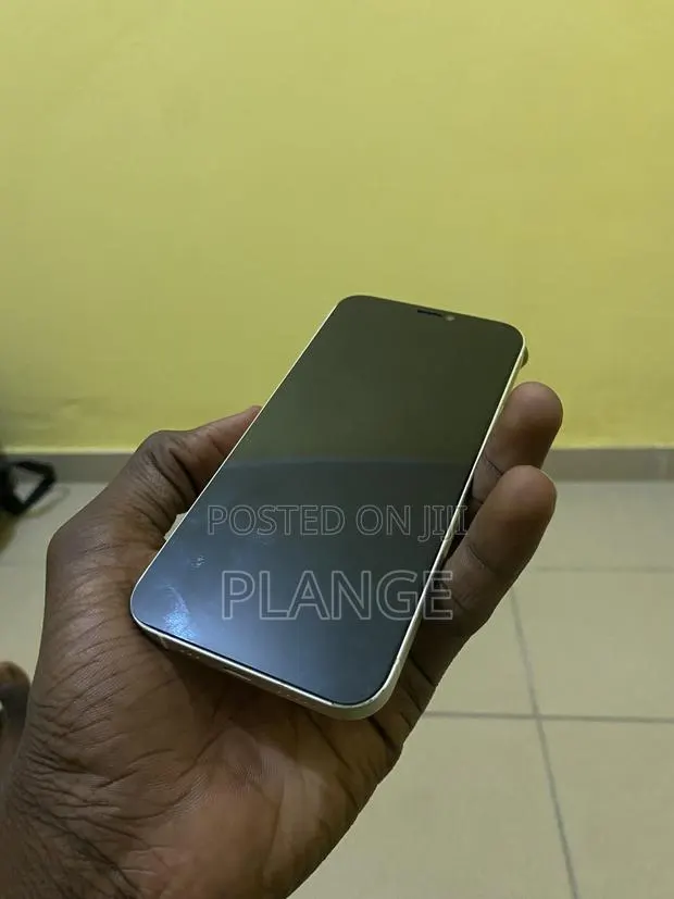 Apple iPhone 12 64 GB White · Photo 1