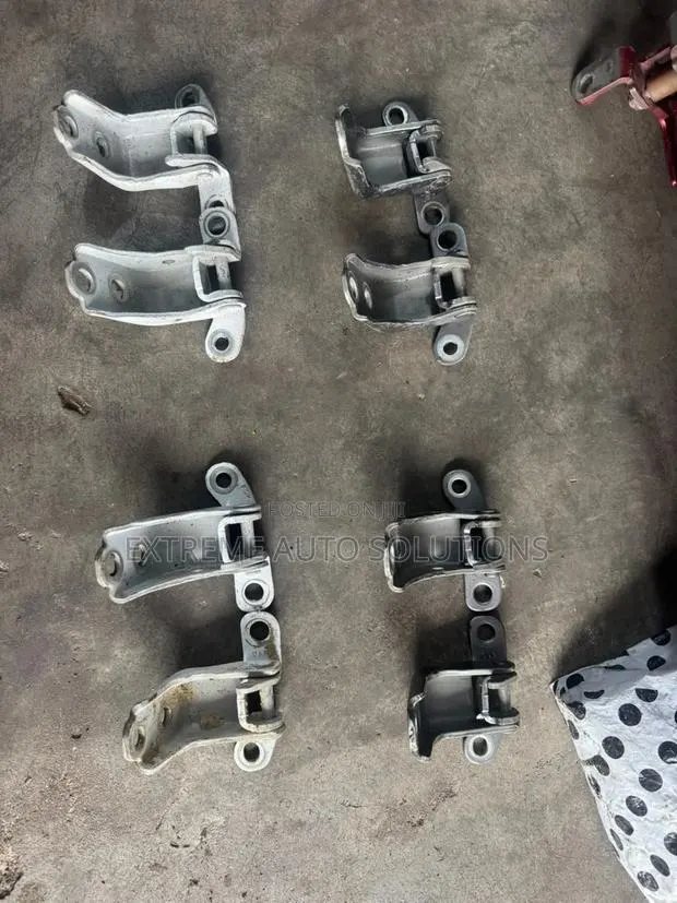 2022-2023 Honda Civic Front Right Side Door Lower Upper Hinge Set · Photo 1