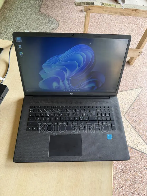 Laptop HP 17-3000 8GB Intel Pentium SSD 128GB · Photo 1