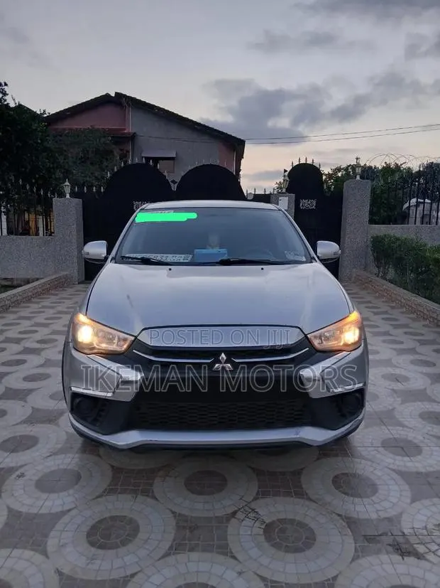 Mitsubishi Outlander 2.0 PHEV AWD 2018 Silver · Photo 1
