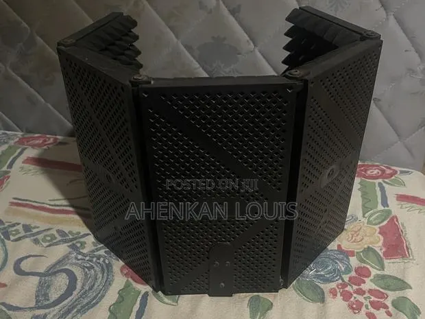 Microphone Isolation Shield · Photo 1