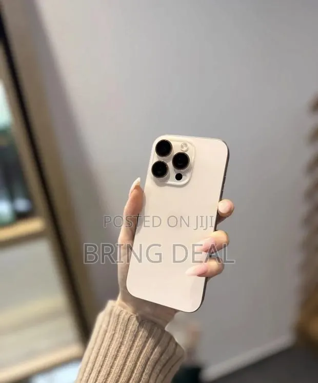 Apple iPhone 16 Pro Max 256 GB Gold · Photo 1