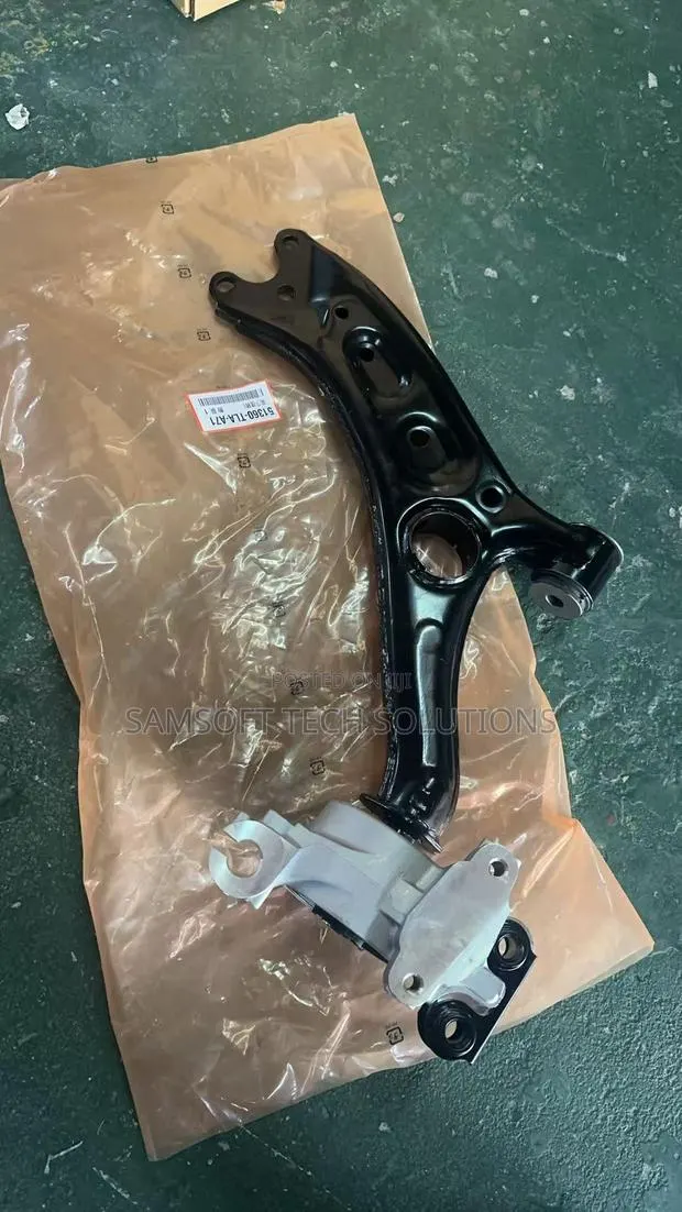 Honda CRV 2017-2020 Lower Control Arm · Photo 1