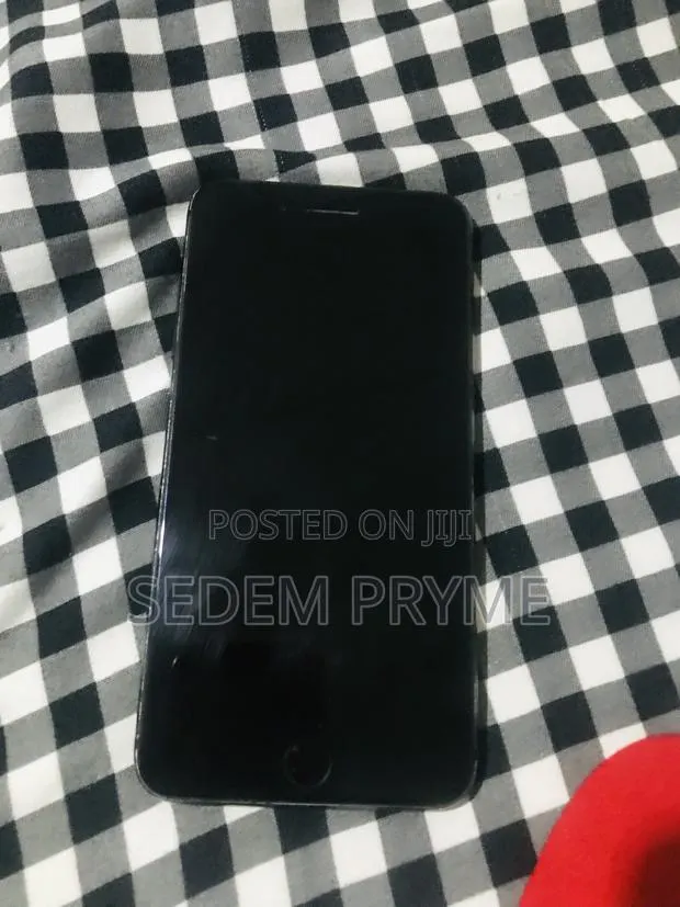 Apple iPhone 7 Plus 128 GB Black · Photo 1