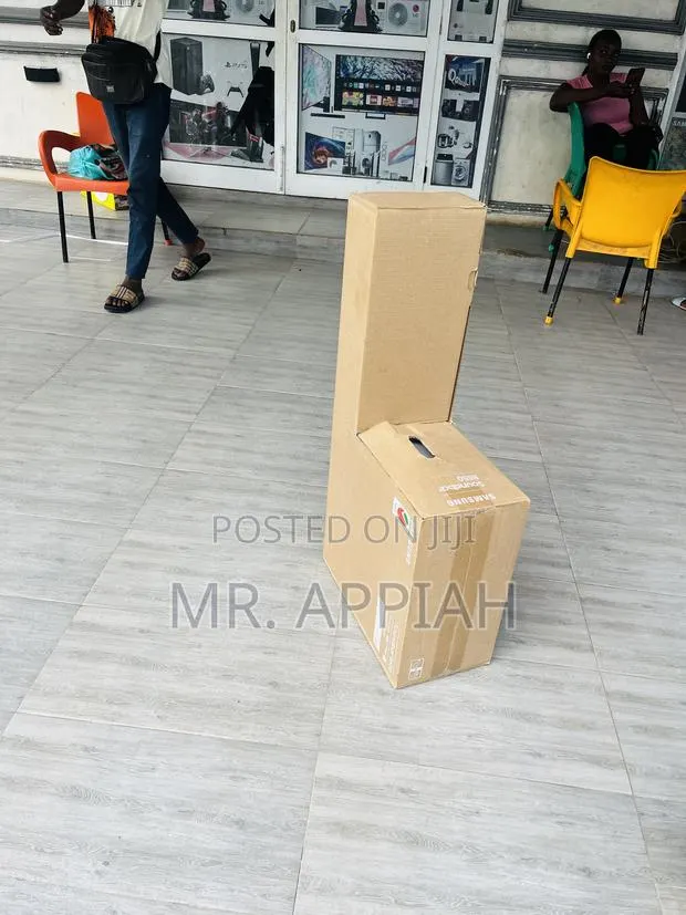 Convenient Samsung Wireless Audio Sound Bar System · Photo 1