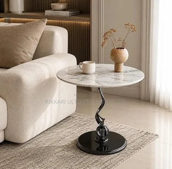 Round Side Table · Photo 1