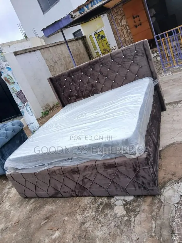 Fabric Material Queen Size Bed Frame With Mattress · Photo 1