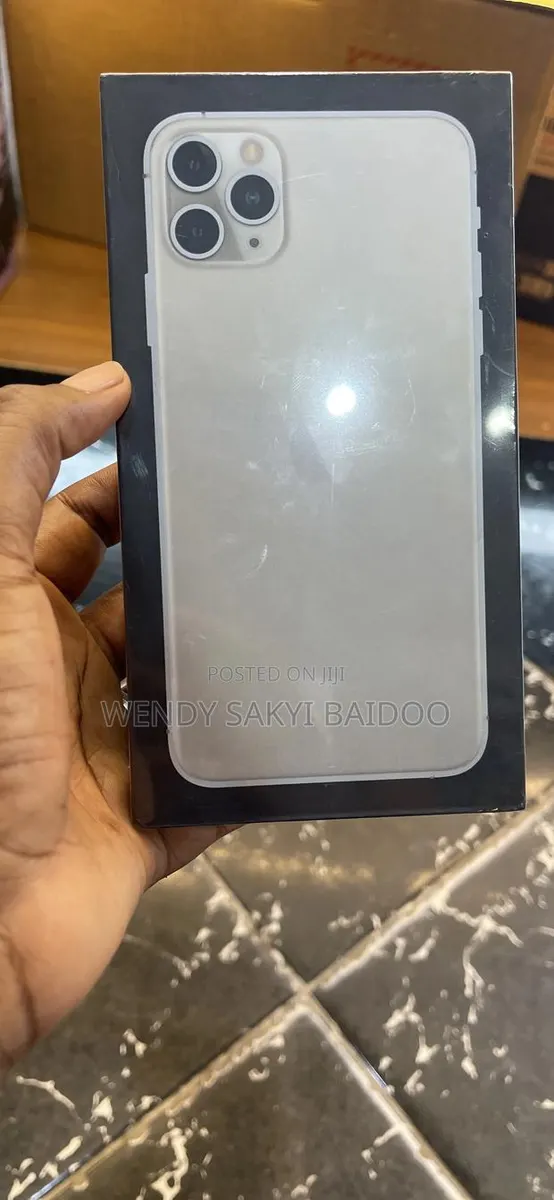 Apple iPhone 11 Pro Max 256 GB Gray · Photo 1