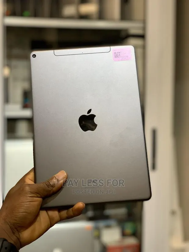 Apple iPad 3 Wi-Fi + Cellular 64 GB Gray · Photo 1