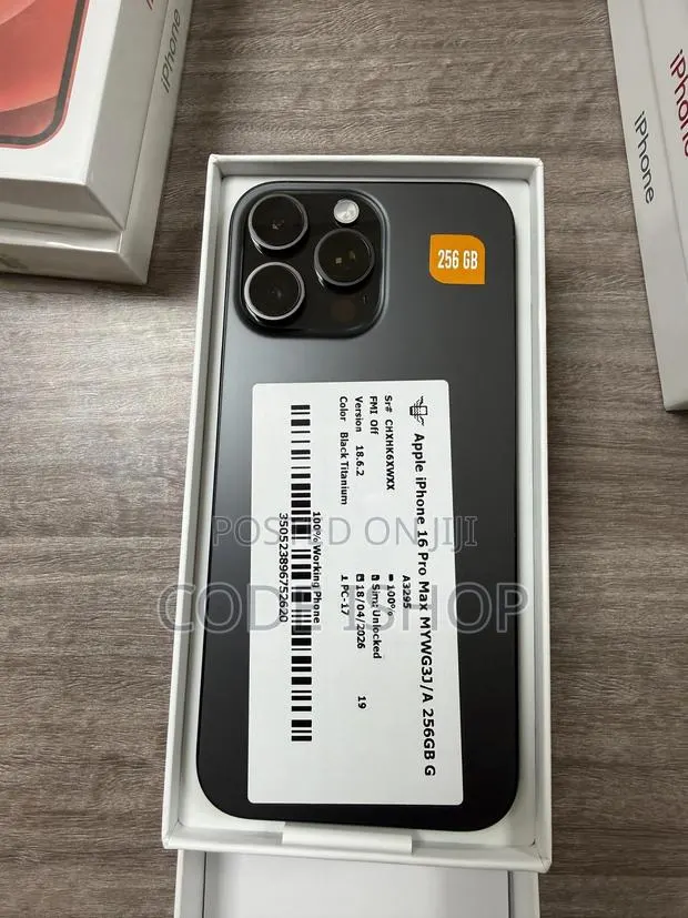 Apple iPhone 16 Pro Max 256 GB Black · Photo 1