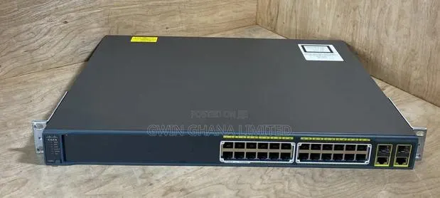 Cisco WS-C2960-Catalyst 2960 24 10/100 Poe + 2 T/SFP LAN Lite · Photo 1