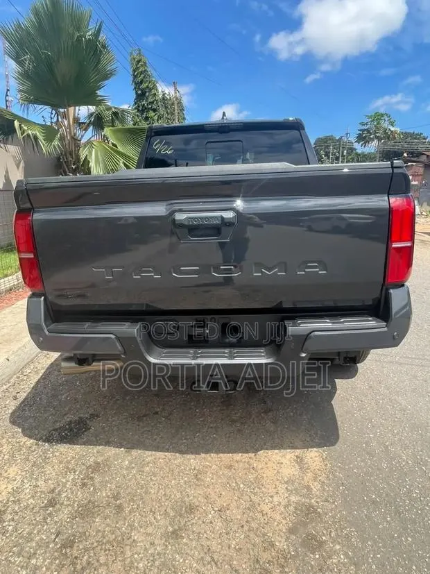 Toyota Tacoma TRD Sport Double Cab 4WD 5.0 ft. SB (Automatic) 2025 Gray · Photo 1