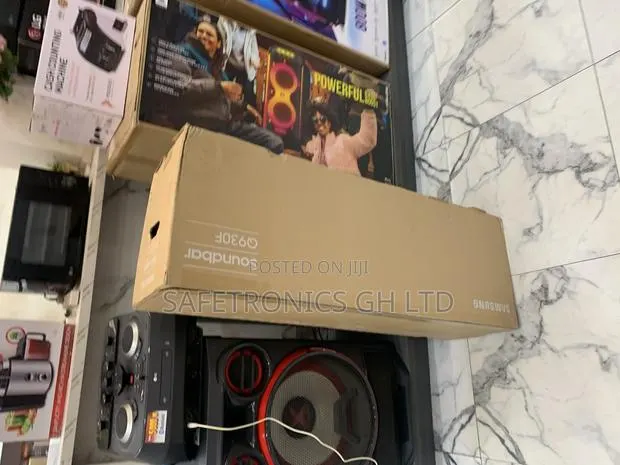 Unique Sleek Bluetooth Samsung Hw-Q930f Electric 9.1.4ch 540 Watts · Photo 1