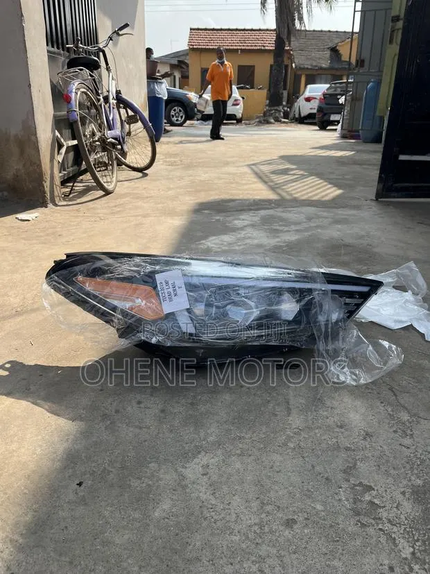 Hyundai Tucson 2019-2021 Headlight Lamp Normal Available · Photo 1