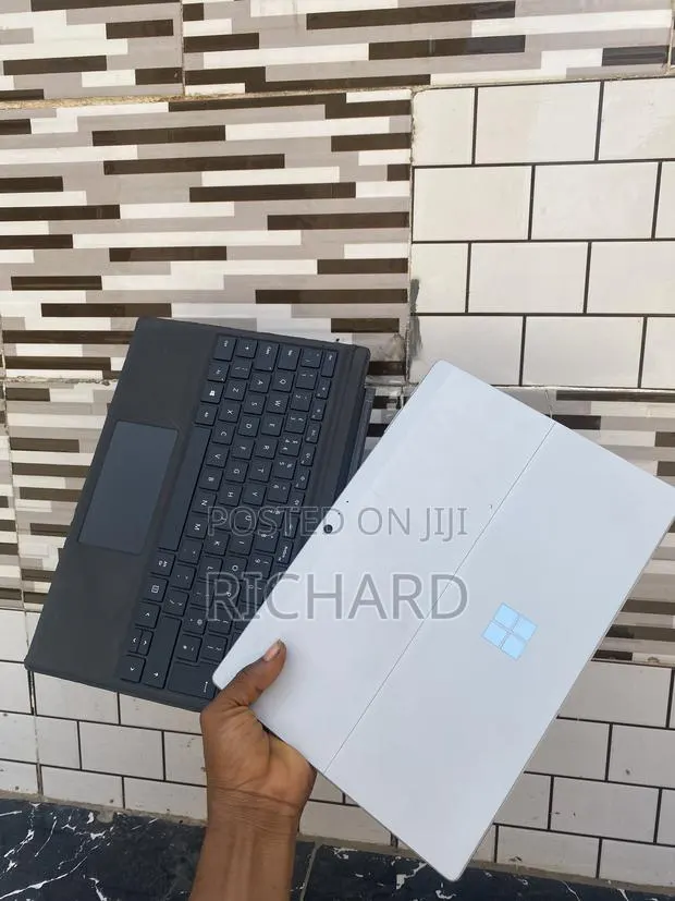 Laptop Microsoft Surface Pro 5 4GB Intel Core i5 SSD 128GB · Photo 1