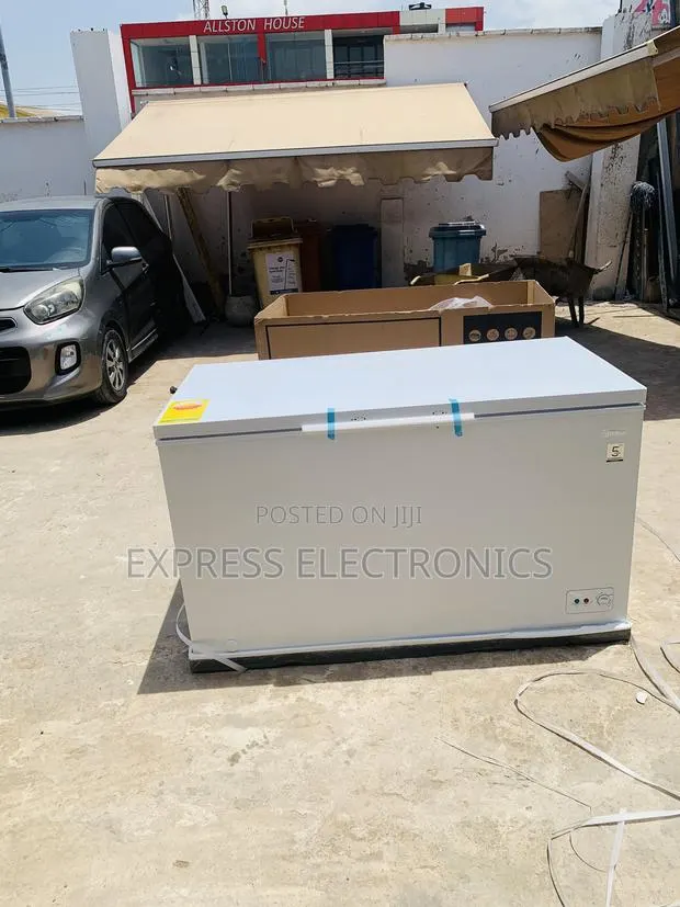 Quality Sleek White Chest Freezer Single Door Midea 418l · Photo 1