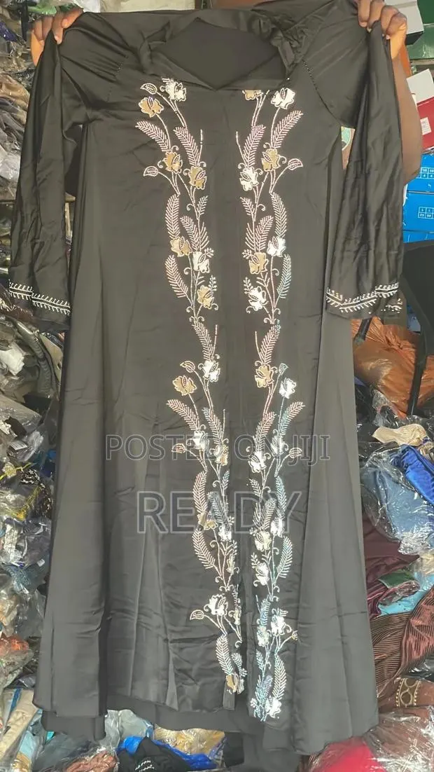 Women Black Abayas · Photo 1