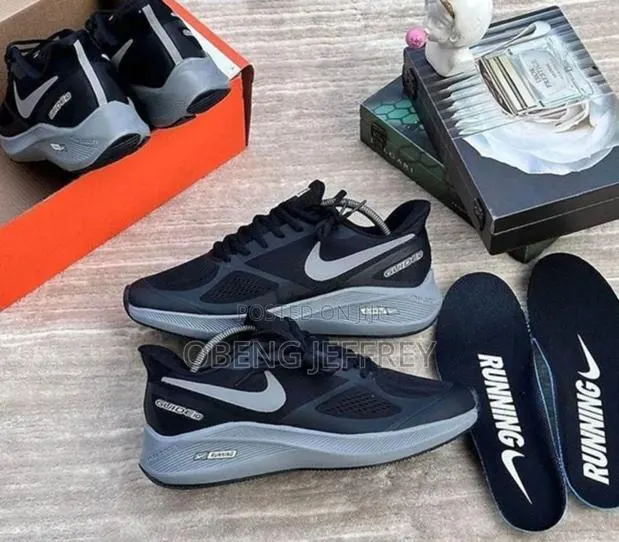 Original Nike Runner Black, Sole Gray · Photo 3