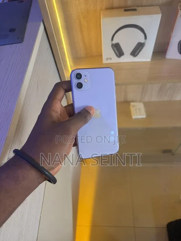 Apple iPhone 11 128 GB Purple · Photo 1