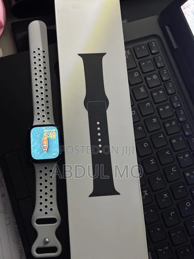 Apple Series Watch 8 · Photo 1