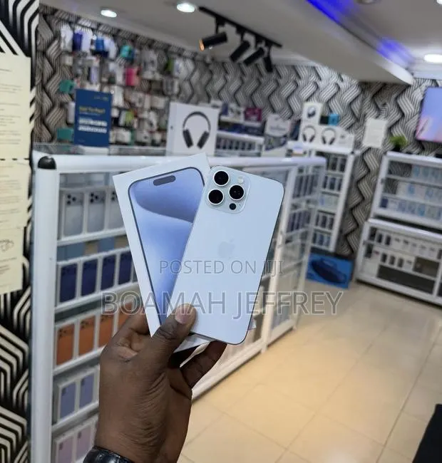 Apple iPhone 15 Pro Max 256 GB White · Photo 1