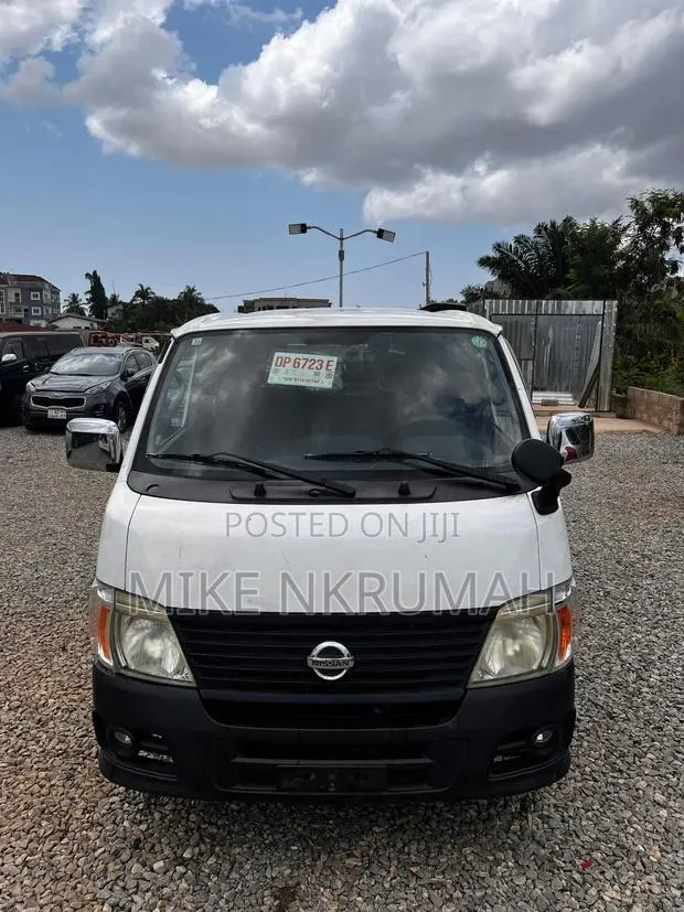 Nissan Caravan (Urvan) 2012 White · Photo 1