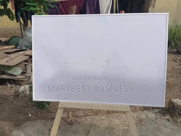 4feet By 30 Inches White Maker Board Quality · Photo 1