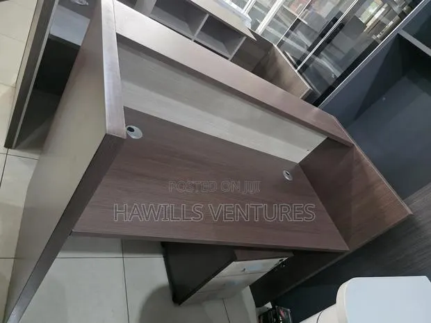 Wooden Office Reception Desk · Photo 1