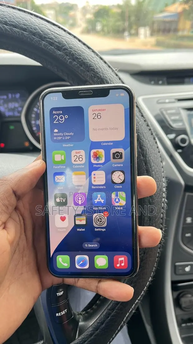 Apple iPhone 11 Pro 256 GB Gold · Photo 1