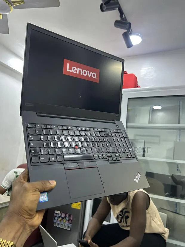 Laptop Lenovo ThinkPad E580 8GB Intel Core i3 HDD+SSD 128GB · Photo 1