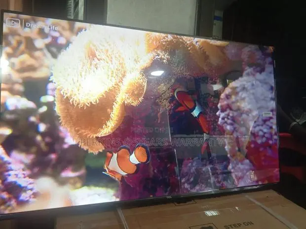 TCL 43" Qled HDR 10+ Smart Tv With Google Assistant · Photo 1