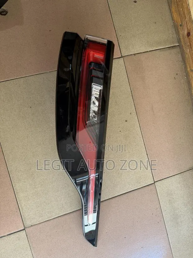 Range Rover Velar 2022,2019,2021,2020,2018, Taillight Available · Photo 1