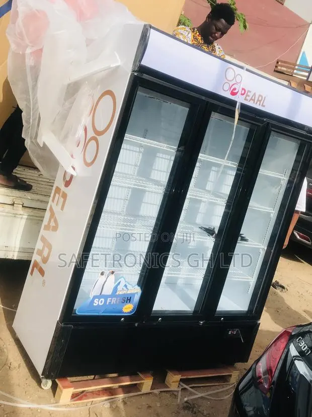 Pearl Display Glass 3 Doors Efficiency PVC-150 Fridge · Photo 1